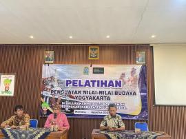 Pelatihan Penggunaan Pakaian Adat Jawa Gagrak Ngayogyakarta